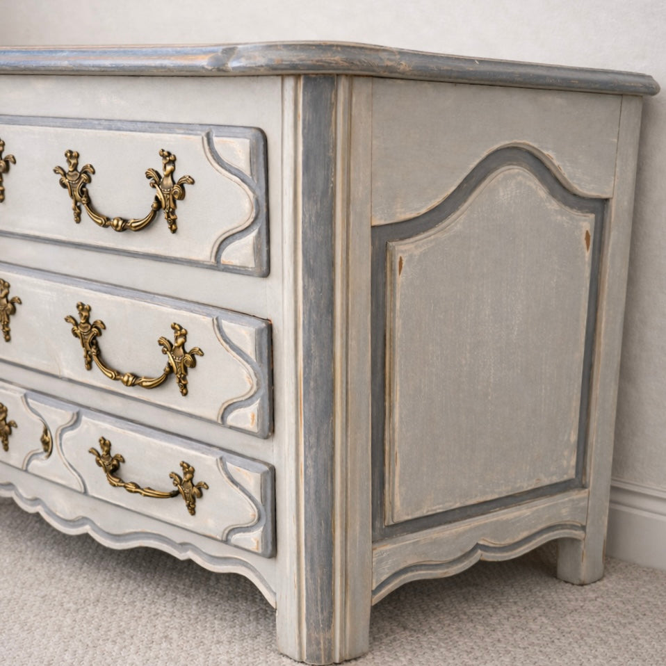 Italian Chest of Drawers