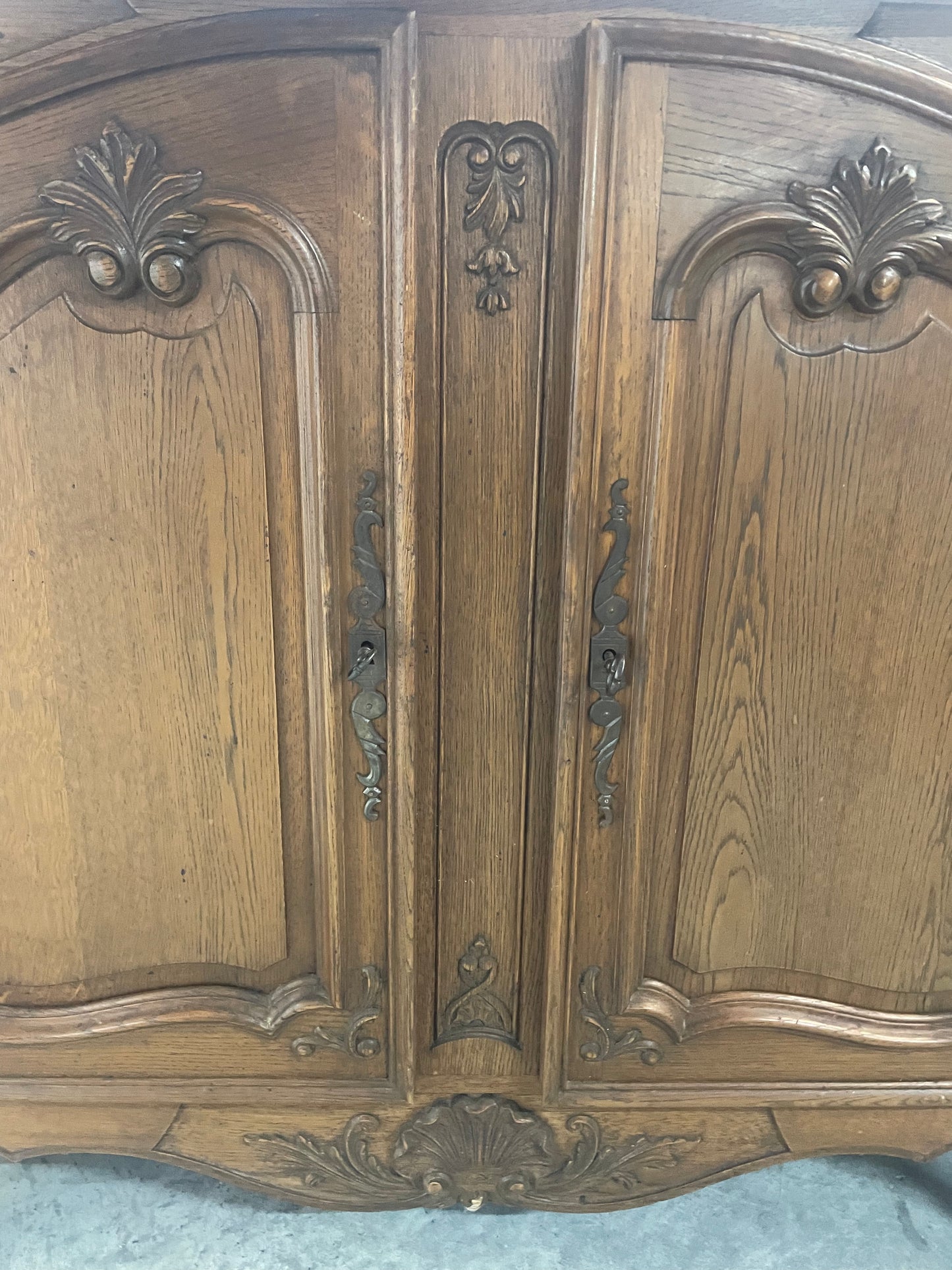 Grand Provincial French Oak Louis XV Style Buffet with Parquetry Top